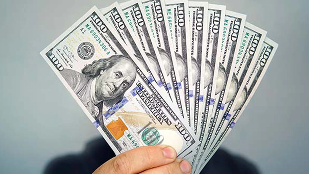 سعر الدولار يقترب من حاجز 53 جنيهاً في تعاملات الخميس 26 مارس 2026